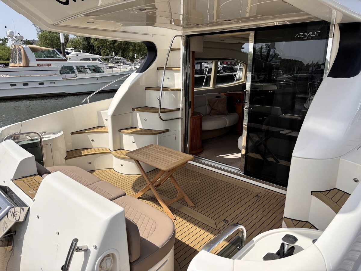 foto: 6 Azimut 46 Fly