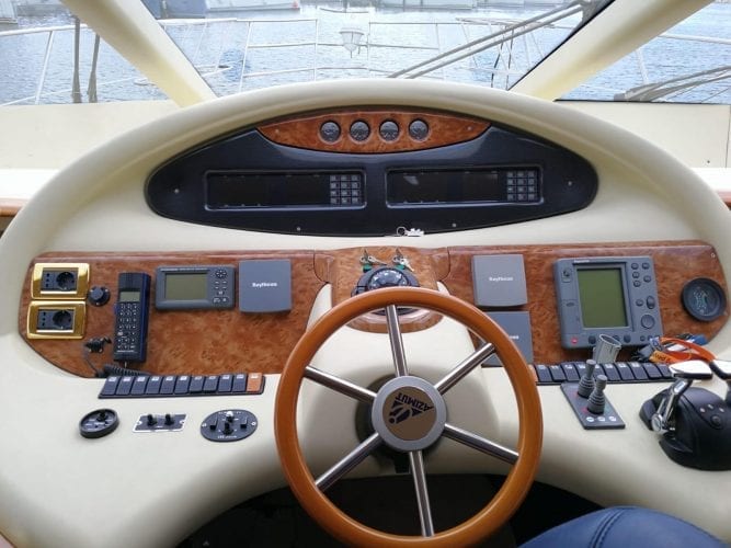 foto: 4 Azimut 55