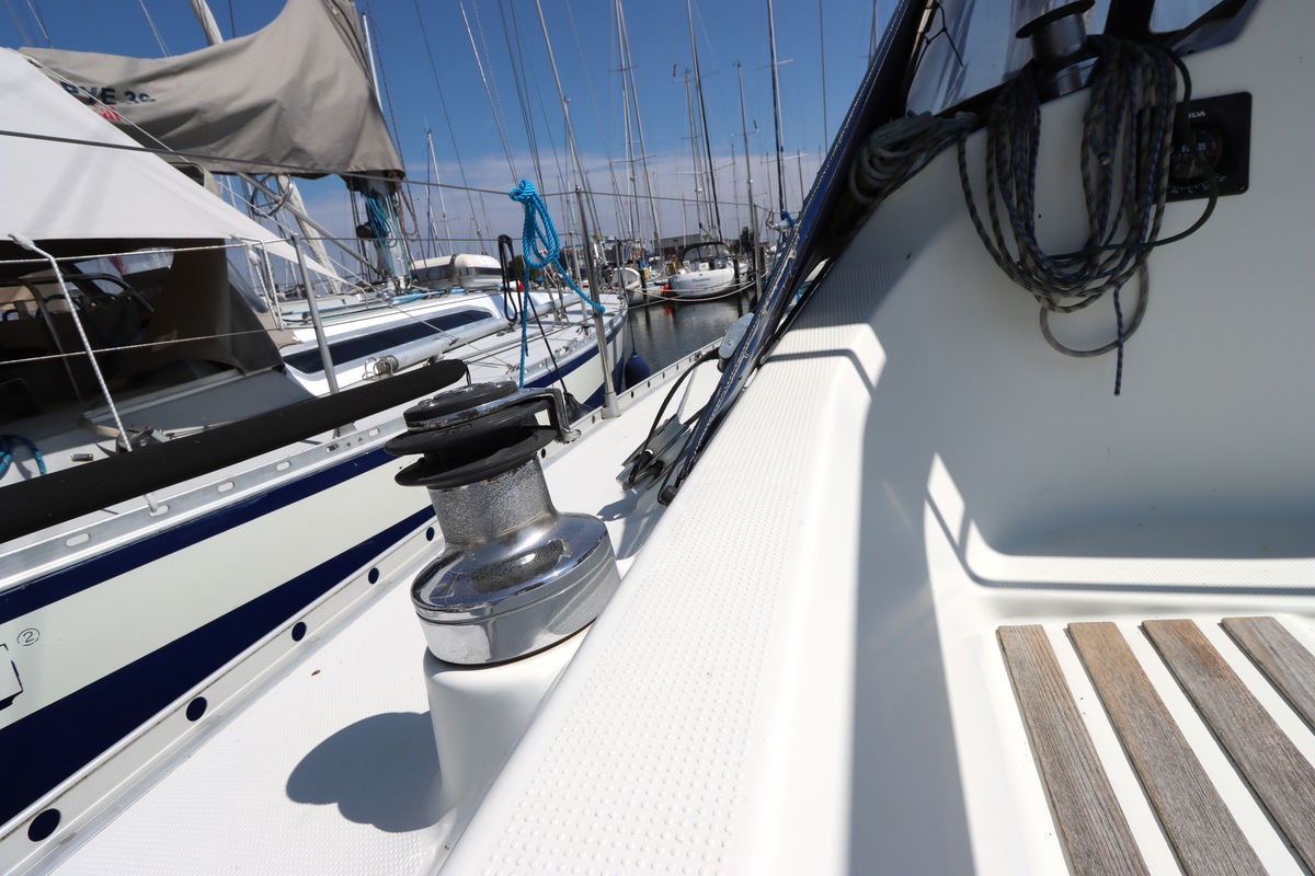 foto: 4 Beneteau Oceanis 300