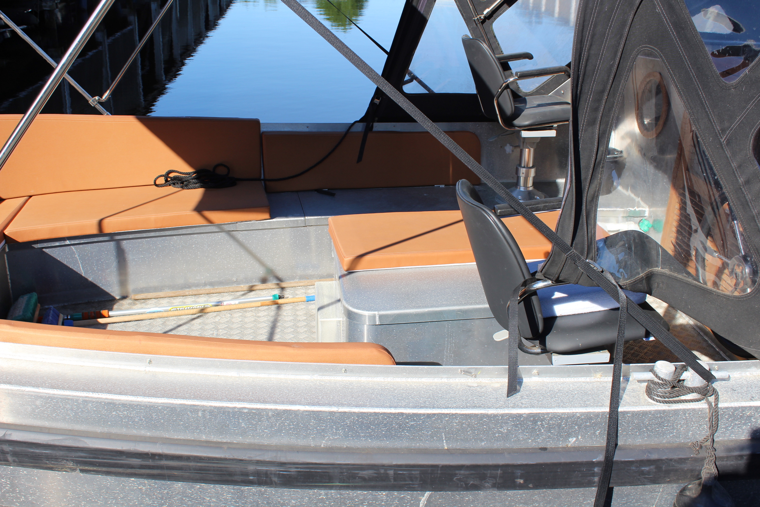 foto: 4 Black Fish Cabin 850 XL