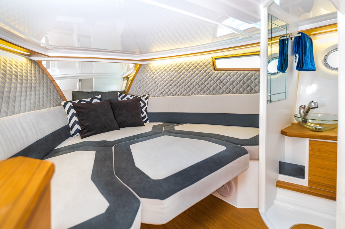 foto: 9 Alfastreet Marine 32 Cabin Sport - Outboard Series