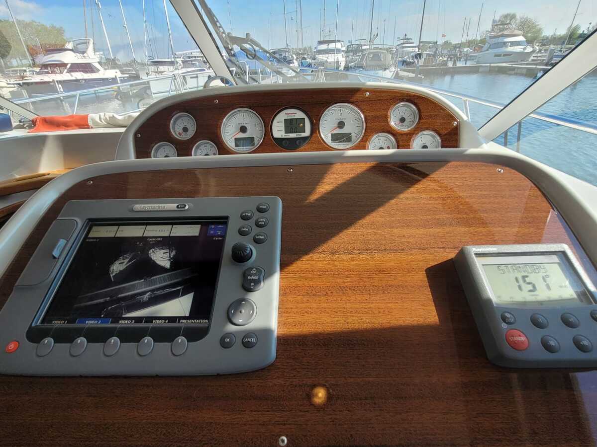 foto: 5 Nimbus 380 Commander