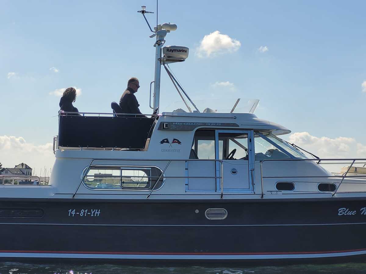 foto: 8 Nimbus 380 Commander