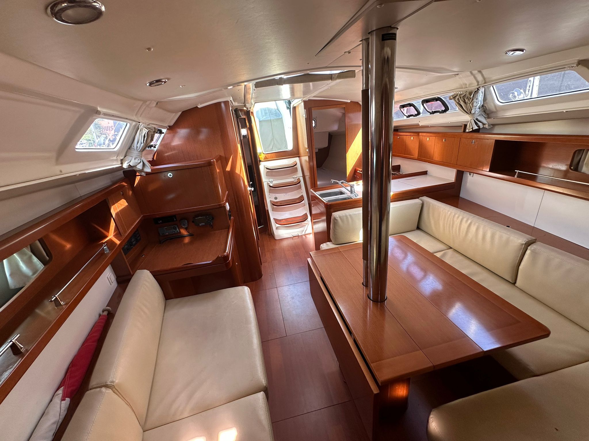 foto: 5 Beneteau Oceanis 37