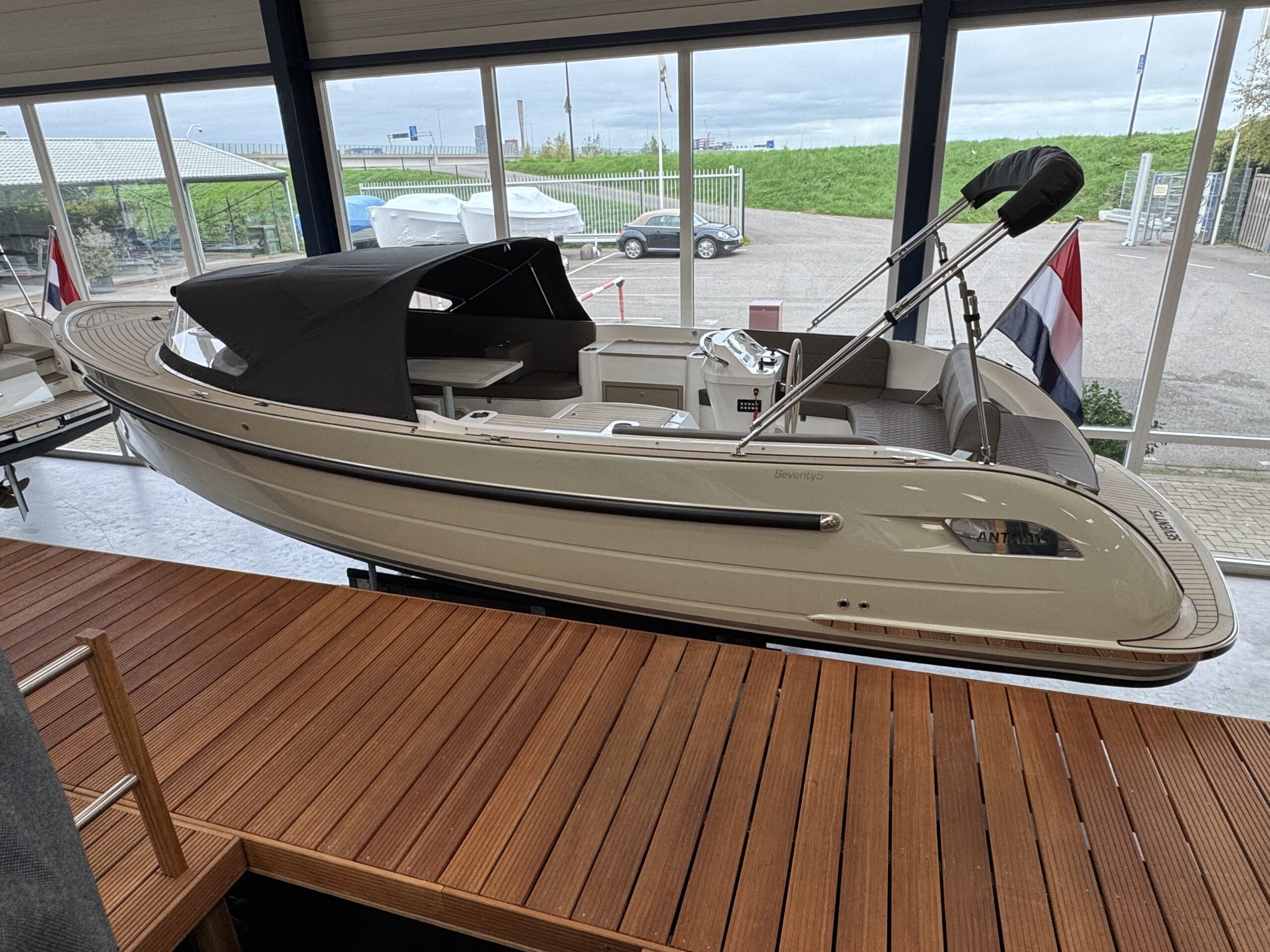 foto: 6 Antaris Seventy5 (op voorraad)