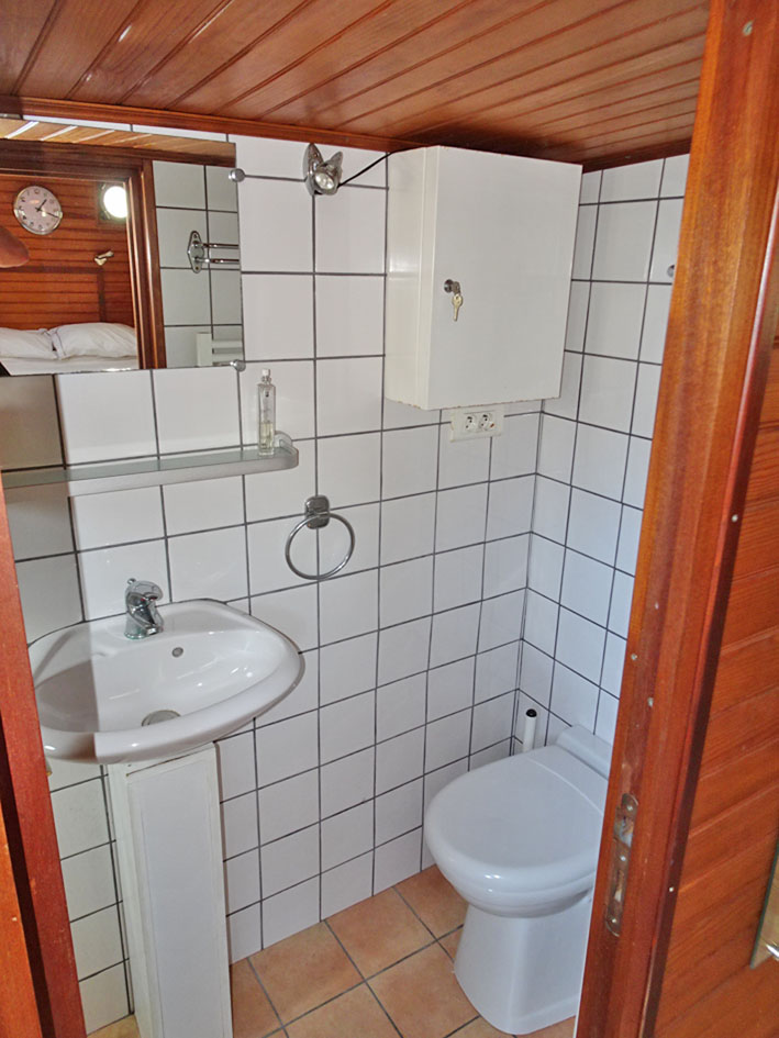 foto: 12 Katwijker 26.13 Varend Woonschip met CBB