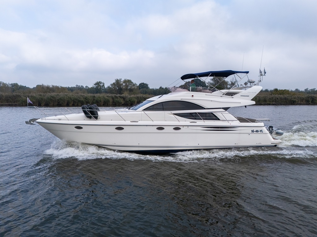 foto: 8 Fairline Phantom 50