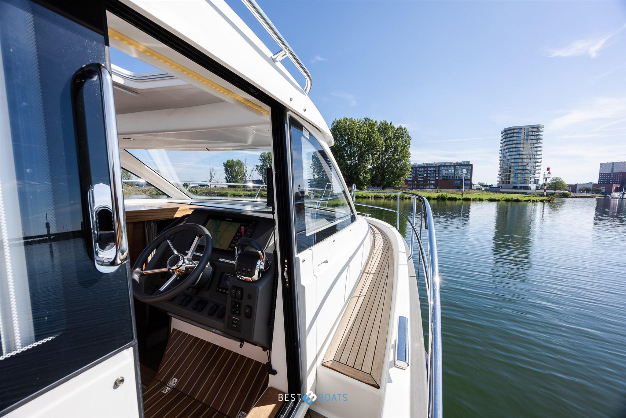 foto: 5 Nimbus 305 Coupé