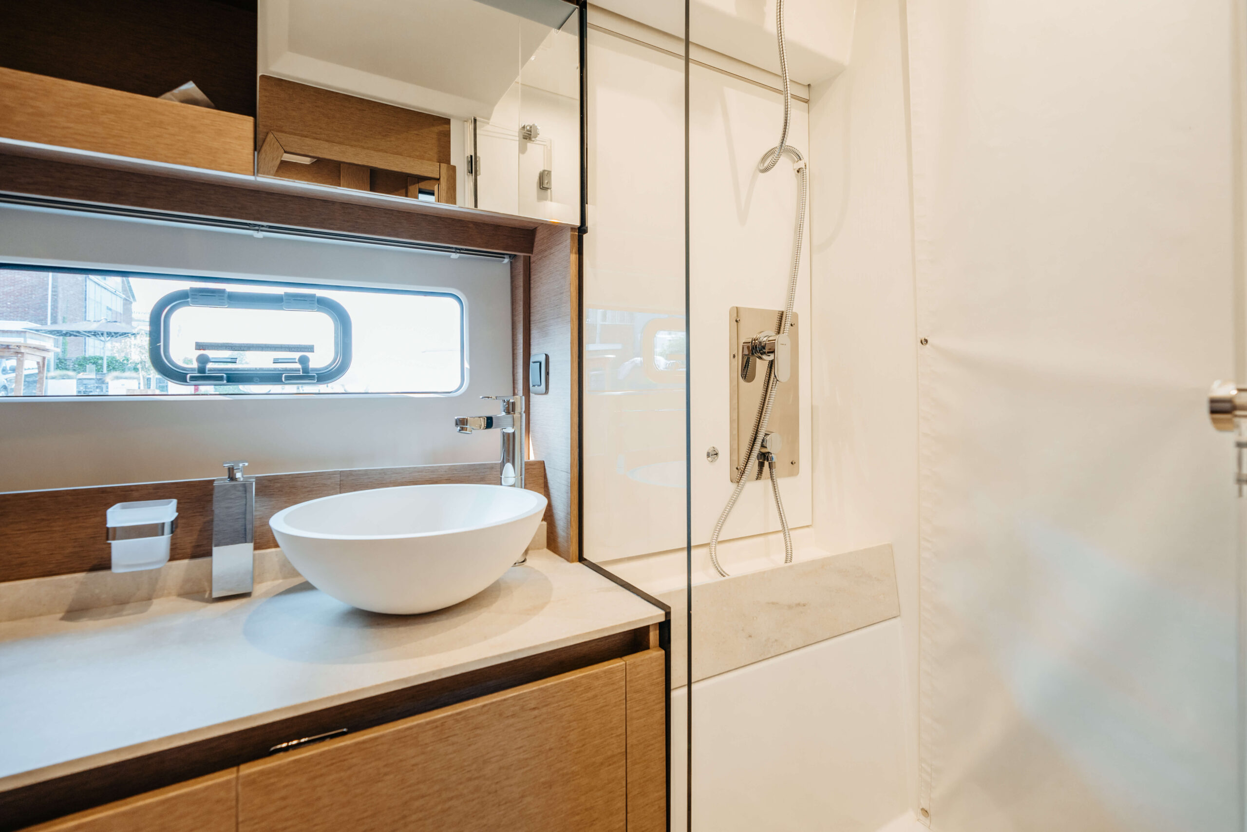 foto: 5 Prestige 420