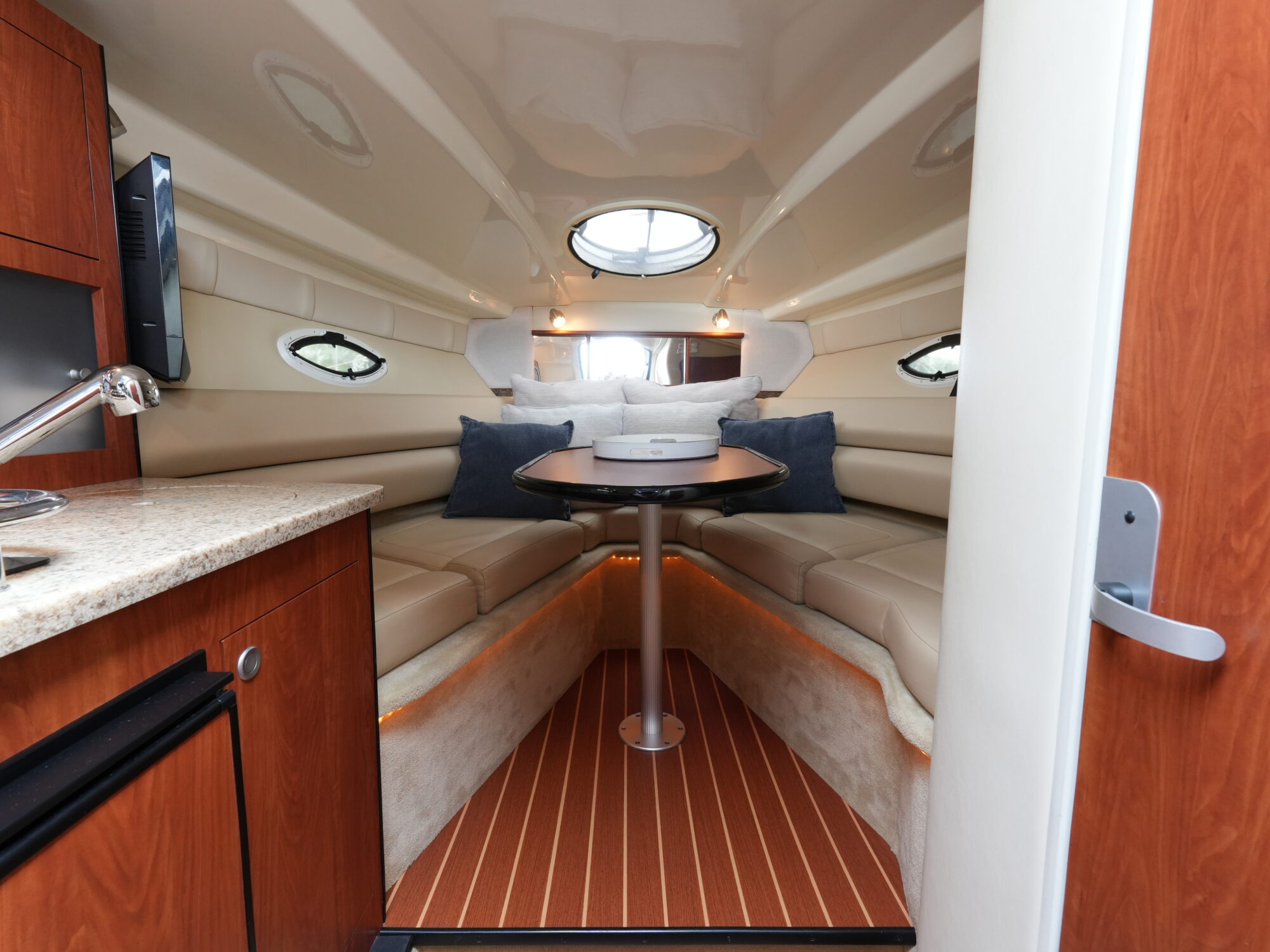 foto: 6 Monterey Monterey 260 Sport Cruiser