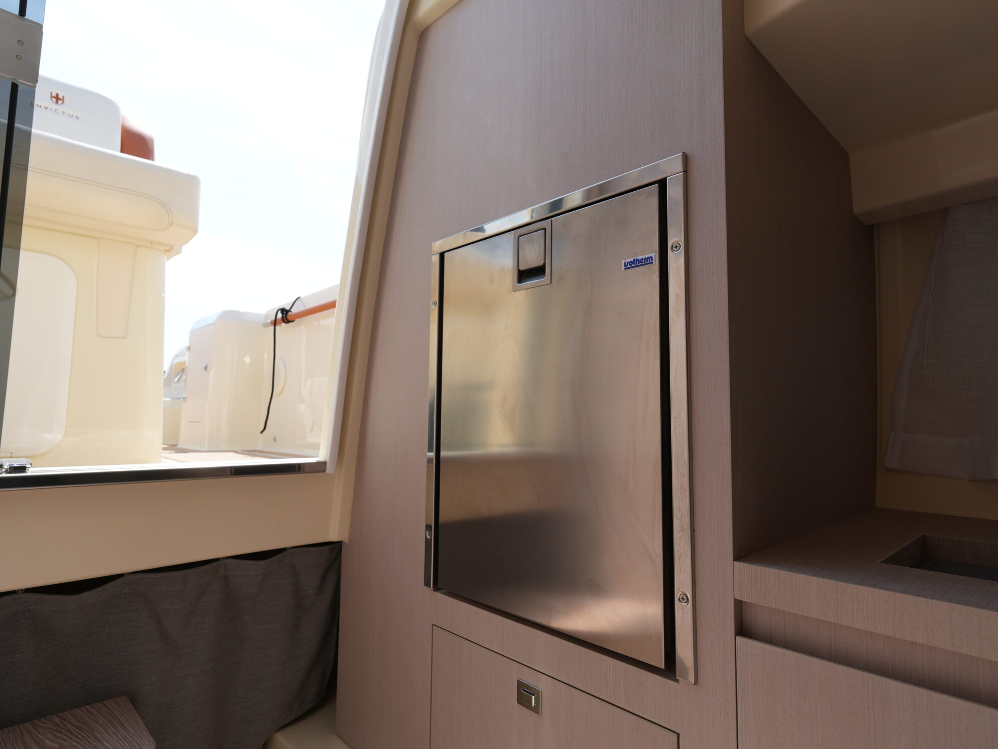 foto: 9 Invictus Invictus 270 CX