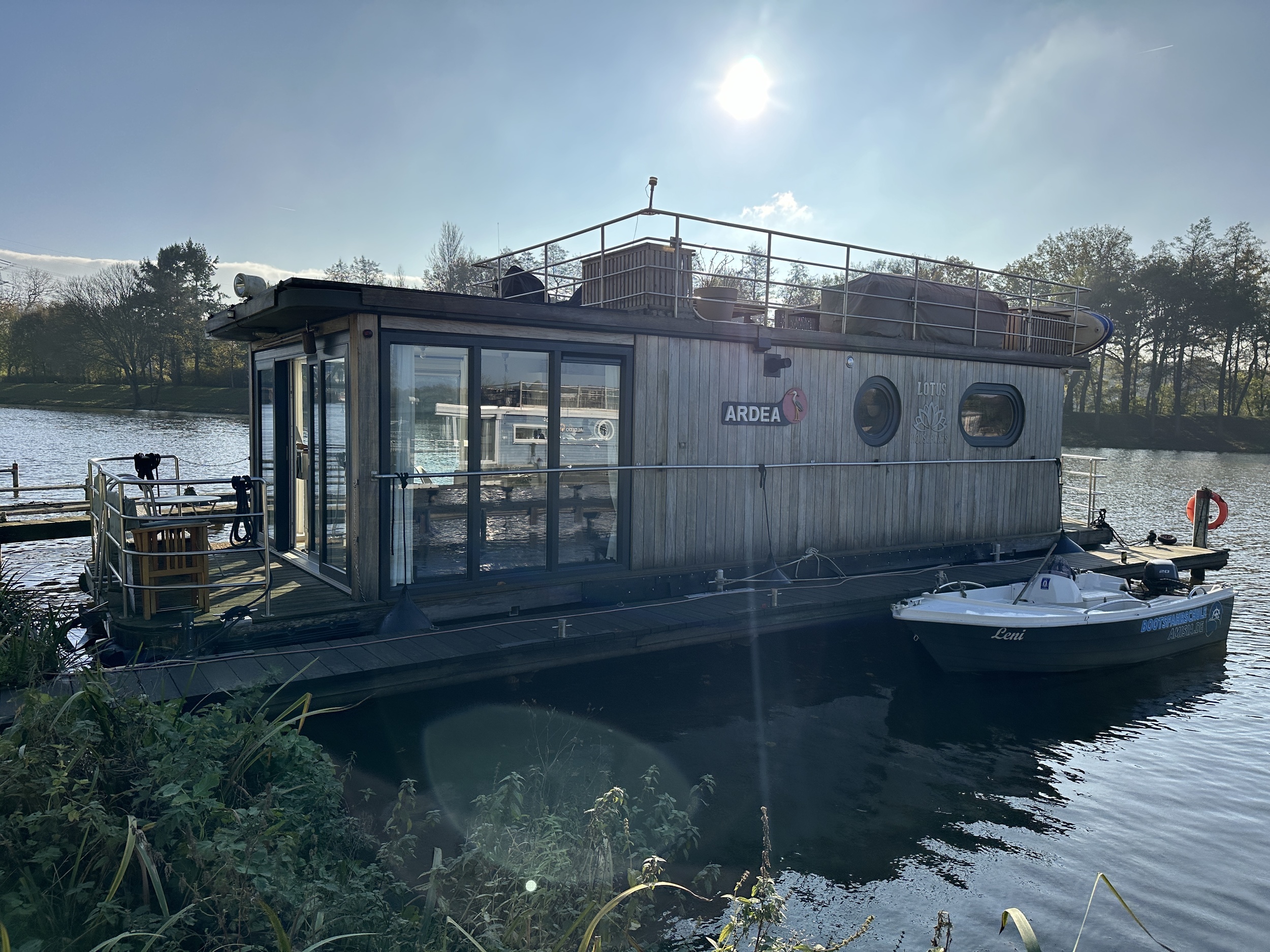 foto: 10 Lotus Houseboats 12 XT - Boven Besturing