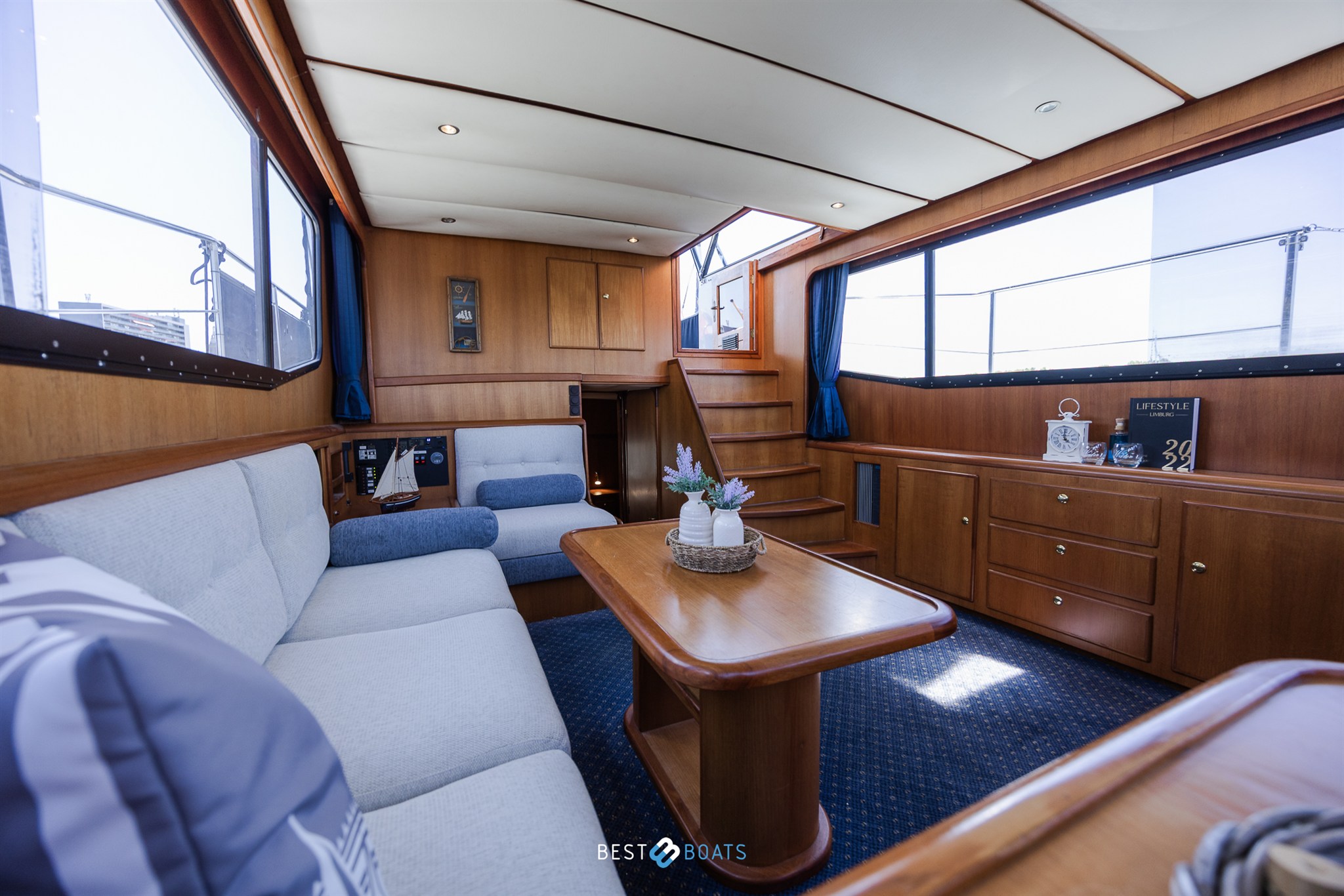 foto: 5 Vri-Jon Contessa 45E