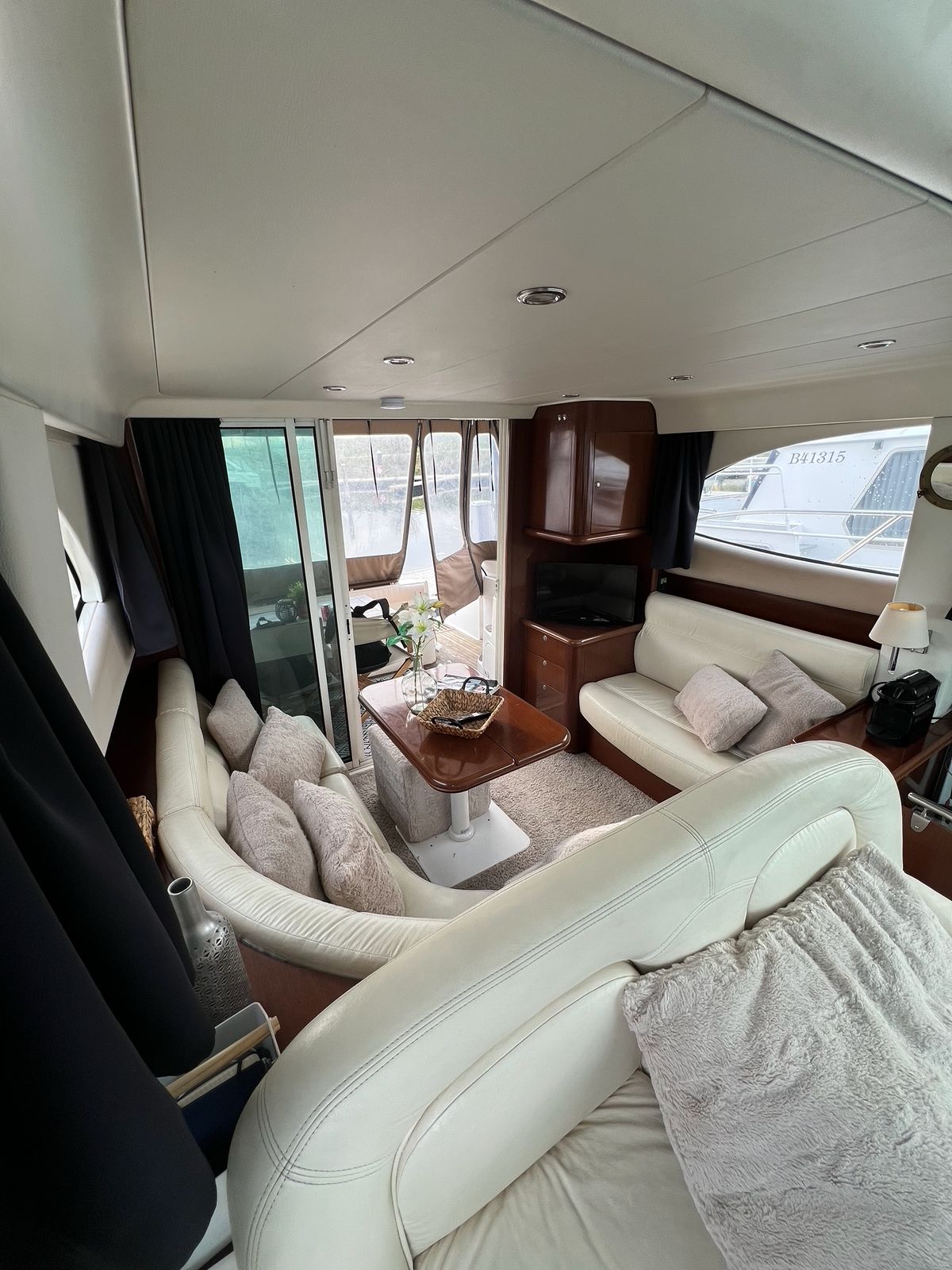 foto: 8 Jeanneau Prestige 36 Fly