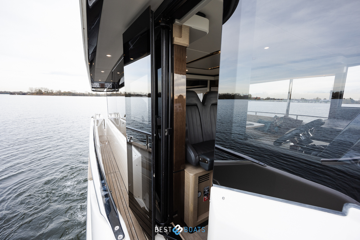 foto: 9 Absolute  Navetta 52