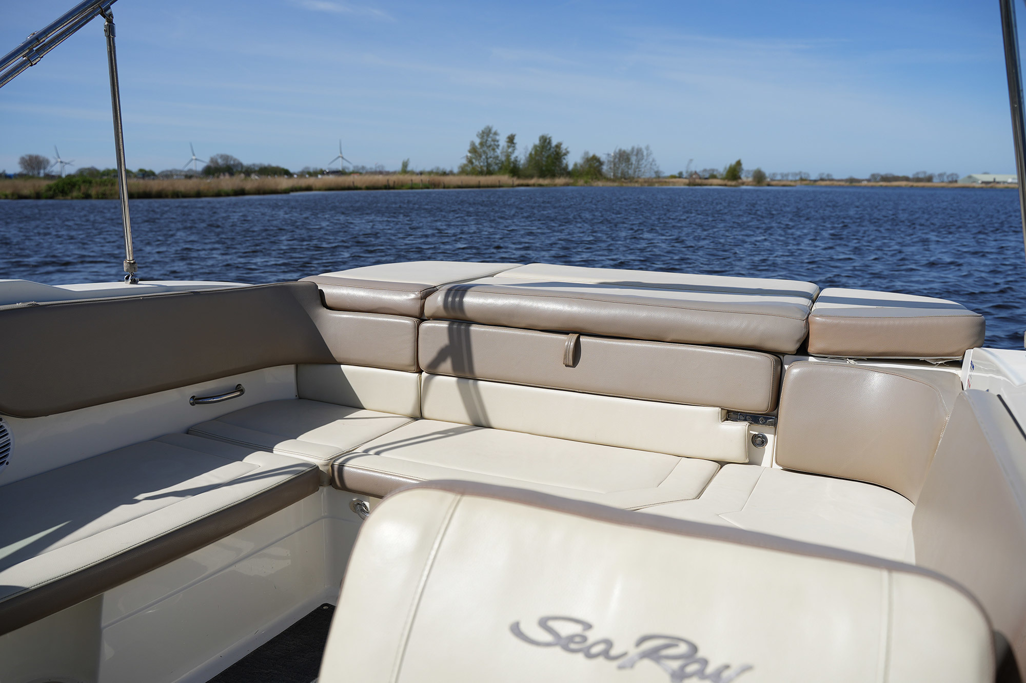 foto: 9 Sea Ray Sun Sport 230