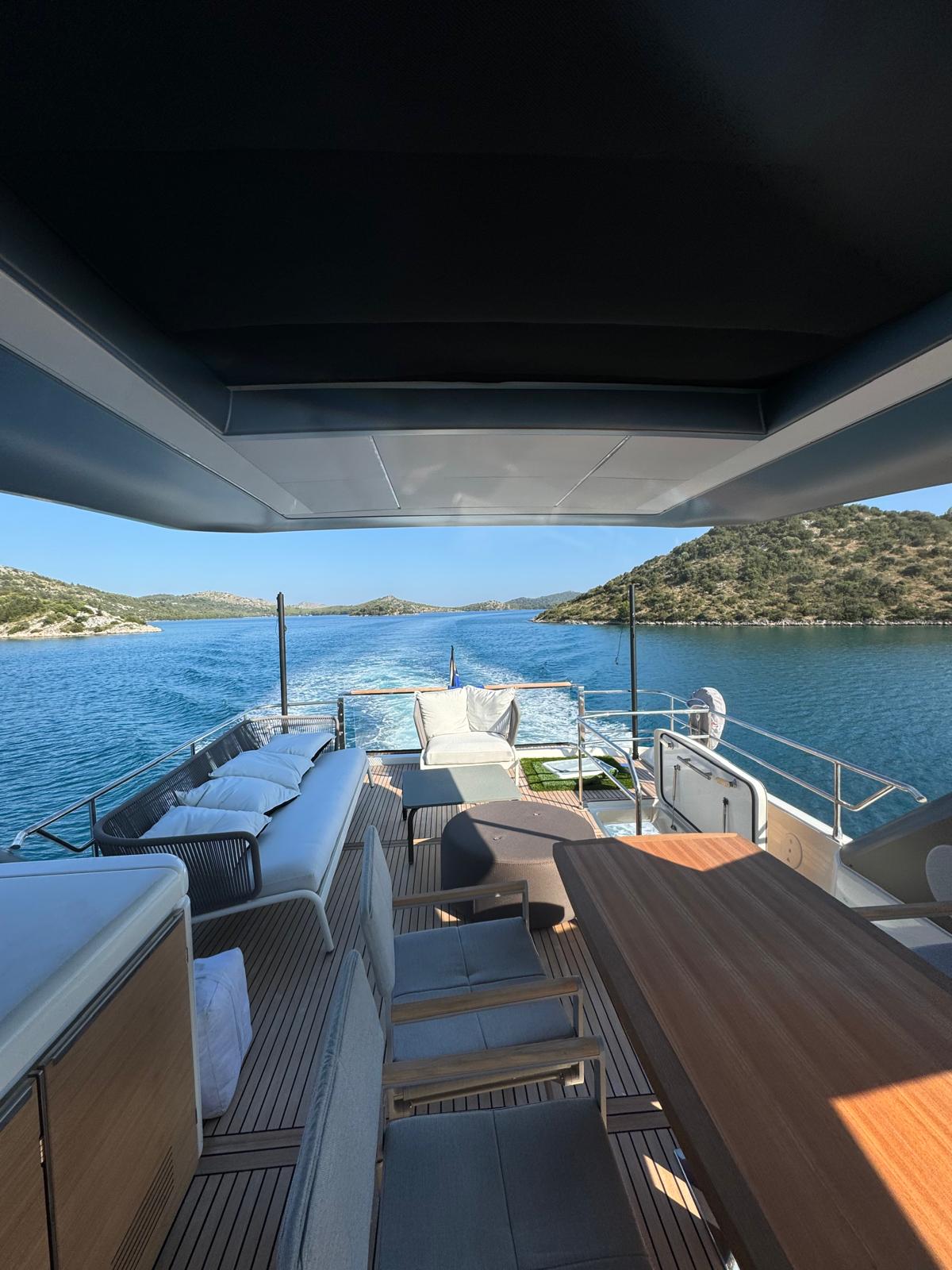 foto: 6 Prestige 690 flybridge #46