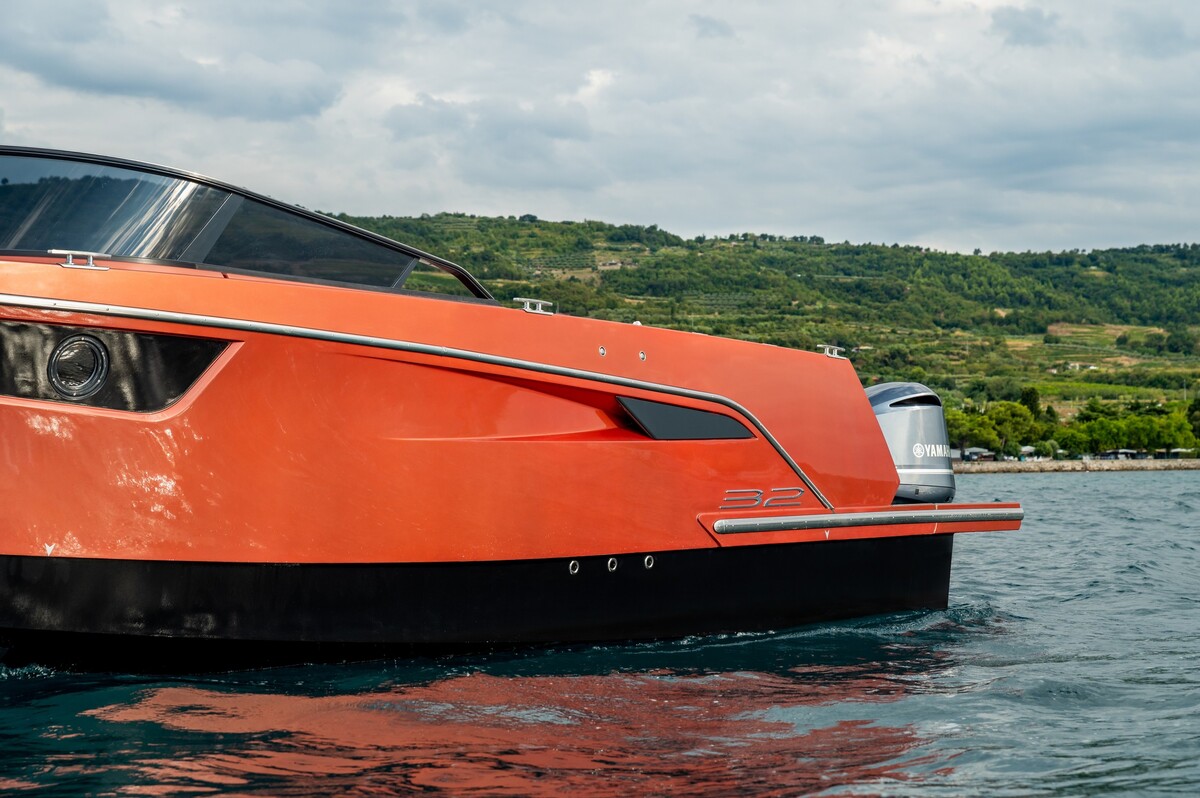 foto: 10 Alfastreet Marine 32 Cabin Sport - Outboard Series