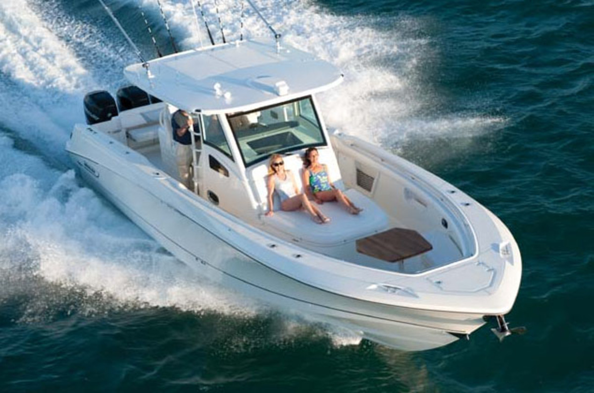 foto: 6 Boston Whaler 380 Outrage