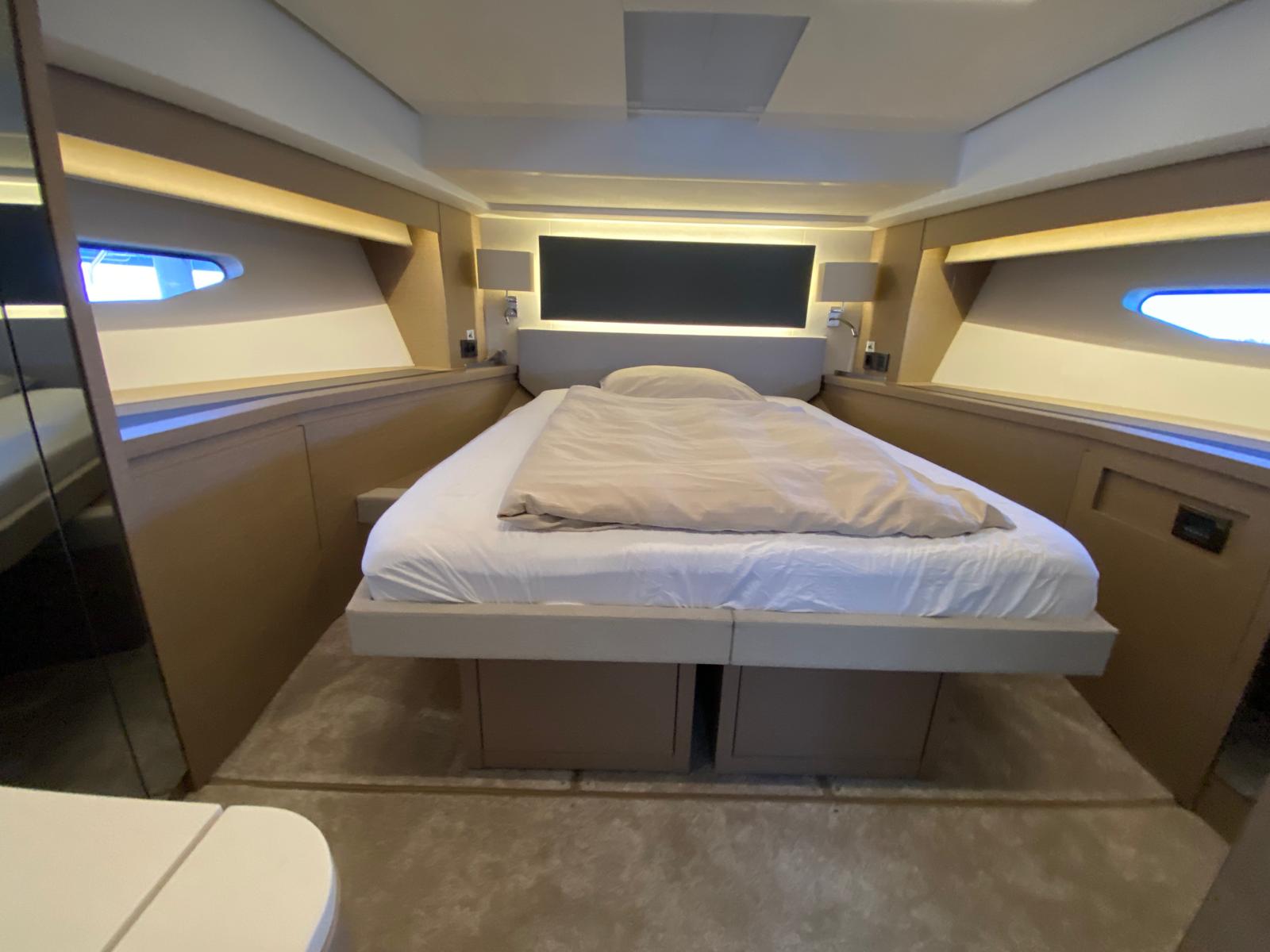 foto: 6 Prestige 590 Flybridge