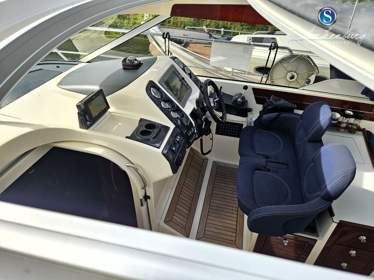 foto: 8 Aquador 33 HT