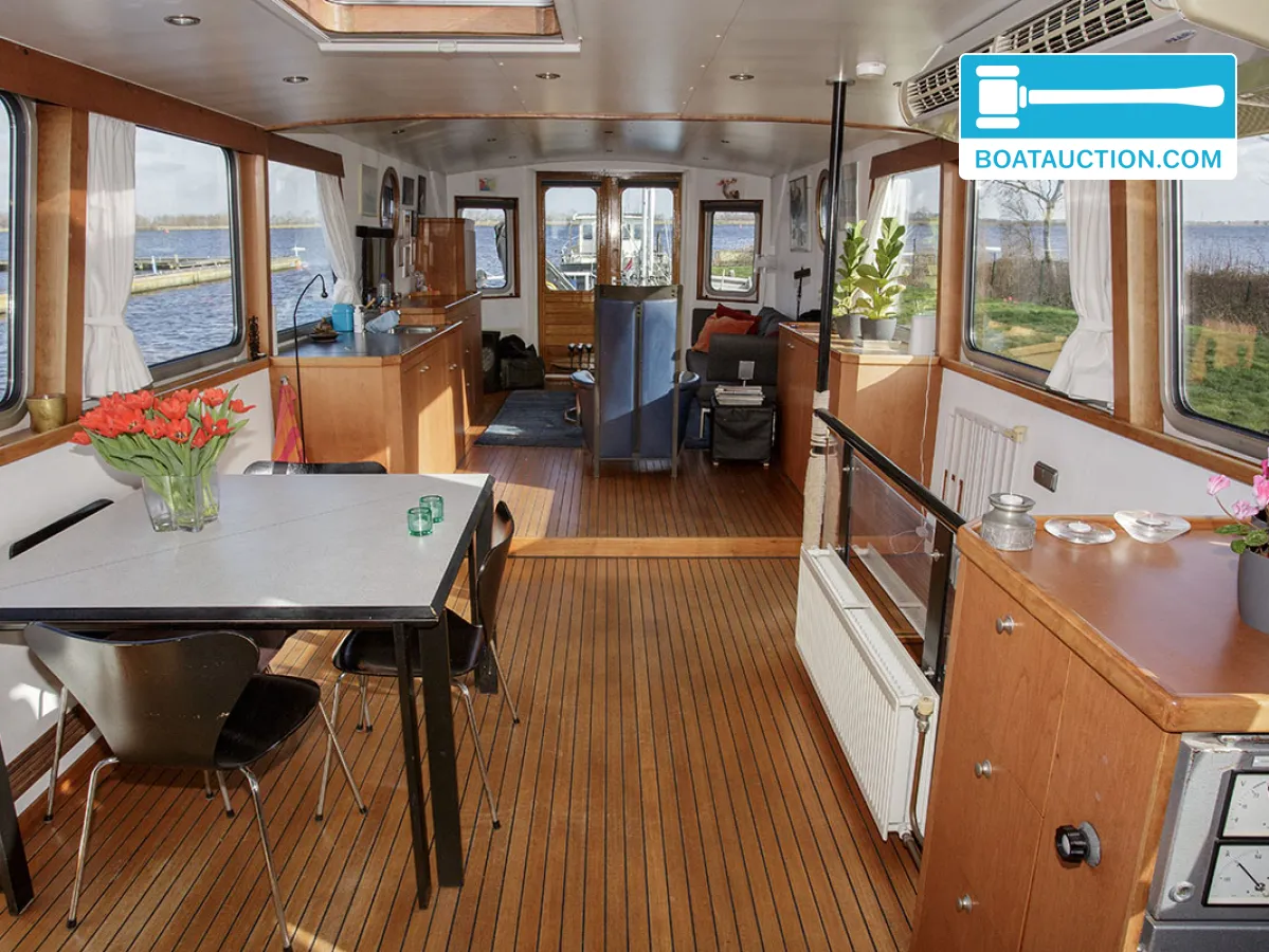 foto: 13 Bateau de patrouille 2300