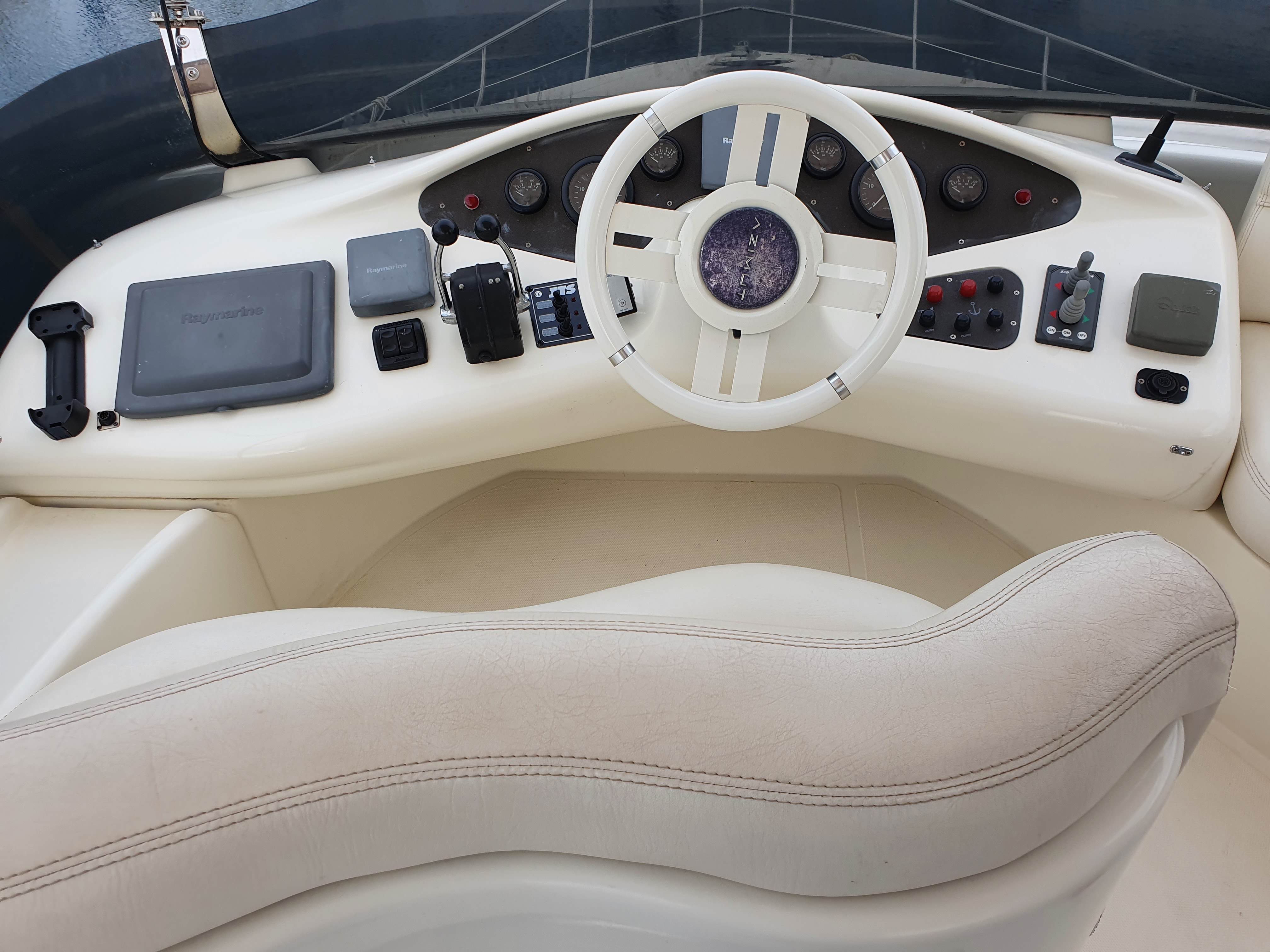 foto: 6 Azimut 42 Fly Evolution