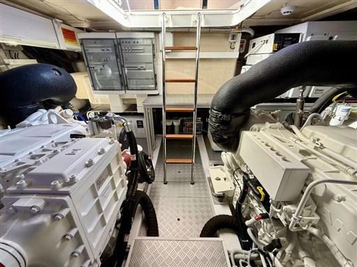 foto: 5 Ferretti Yachts 550