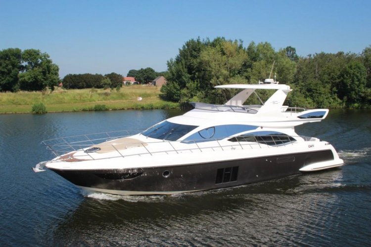 foto: 10 Azimut 60