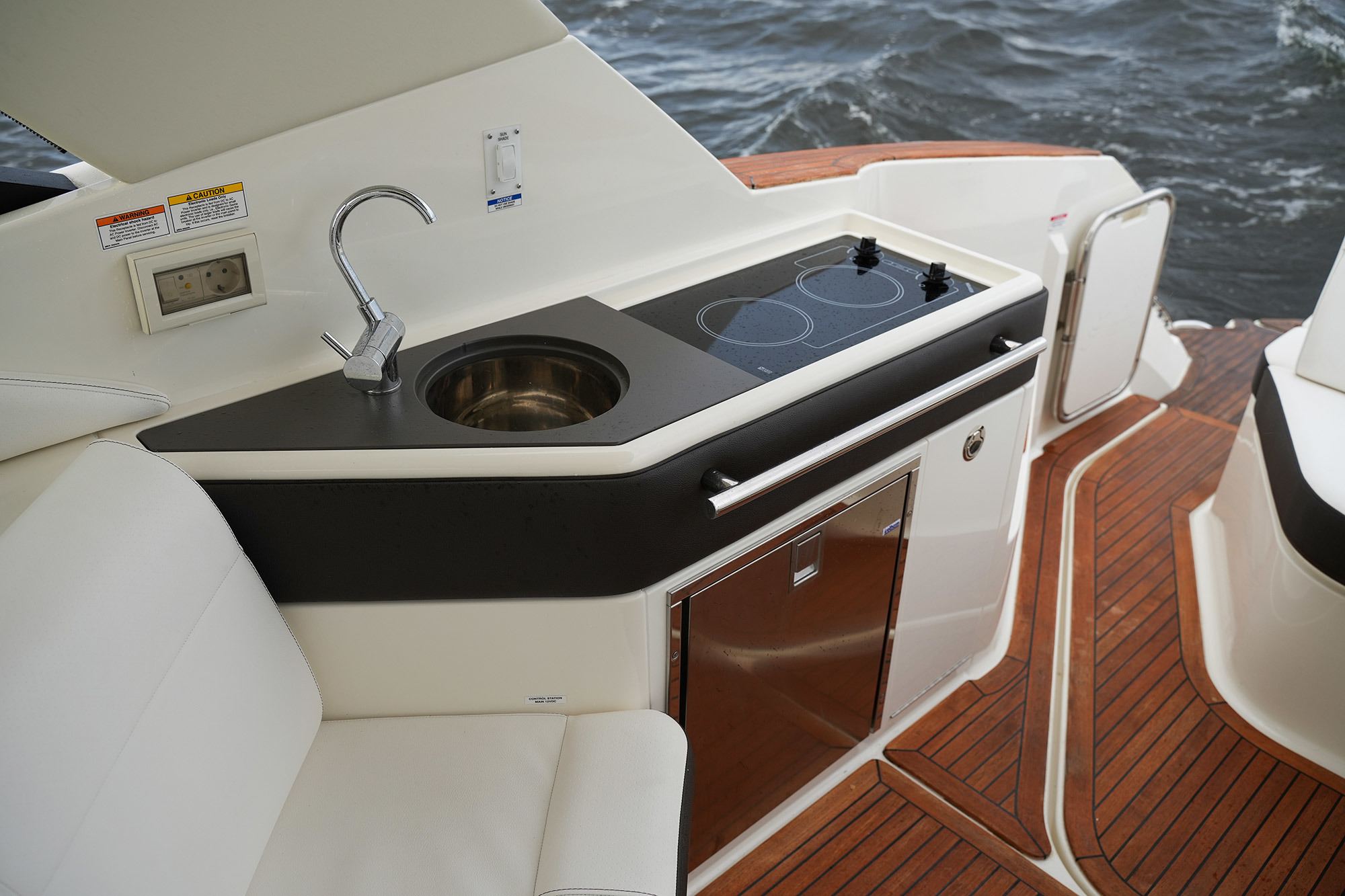 foto: 5 Sea Ray Sundancer 320