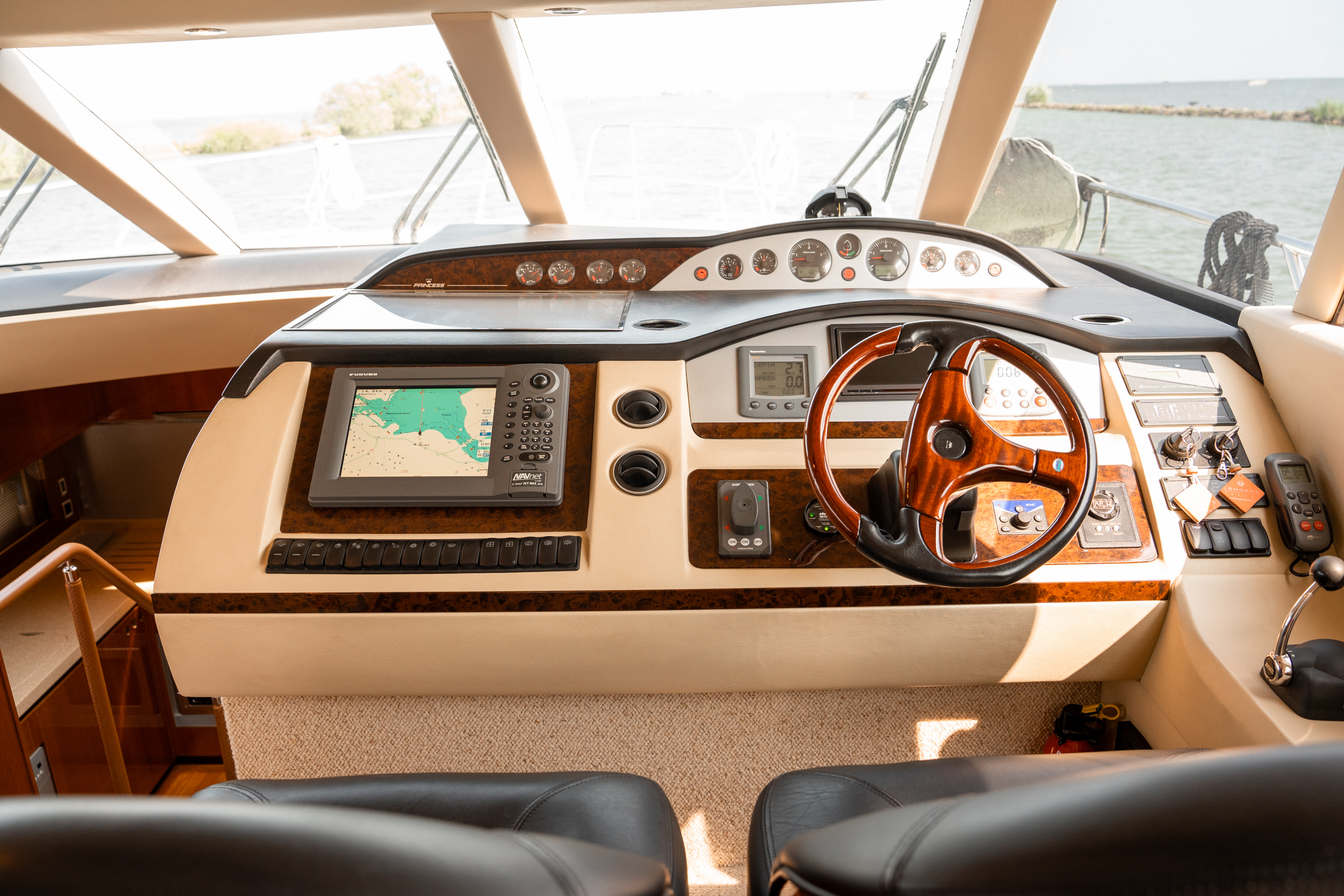 foto: 9 Princess 58 flybridge