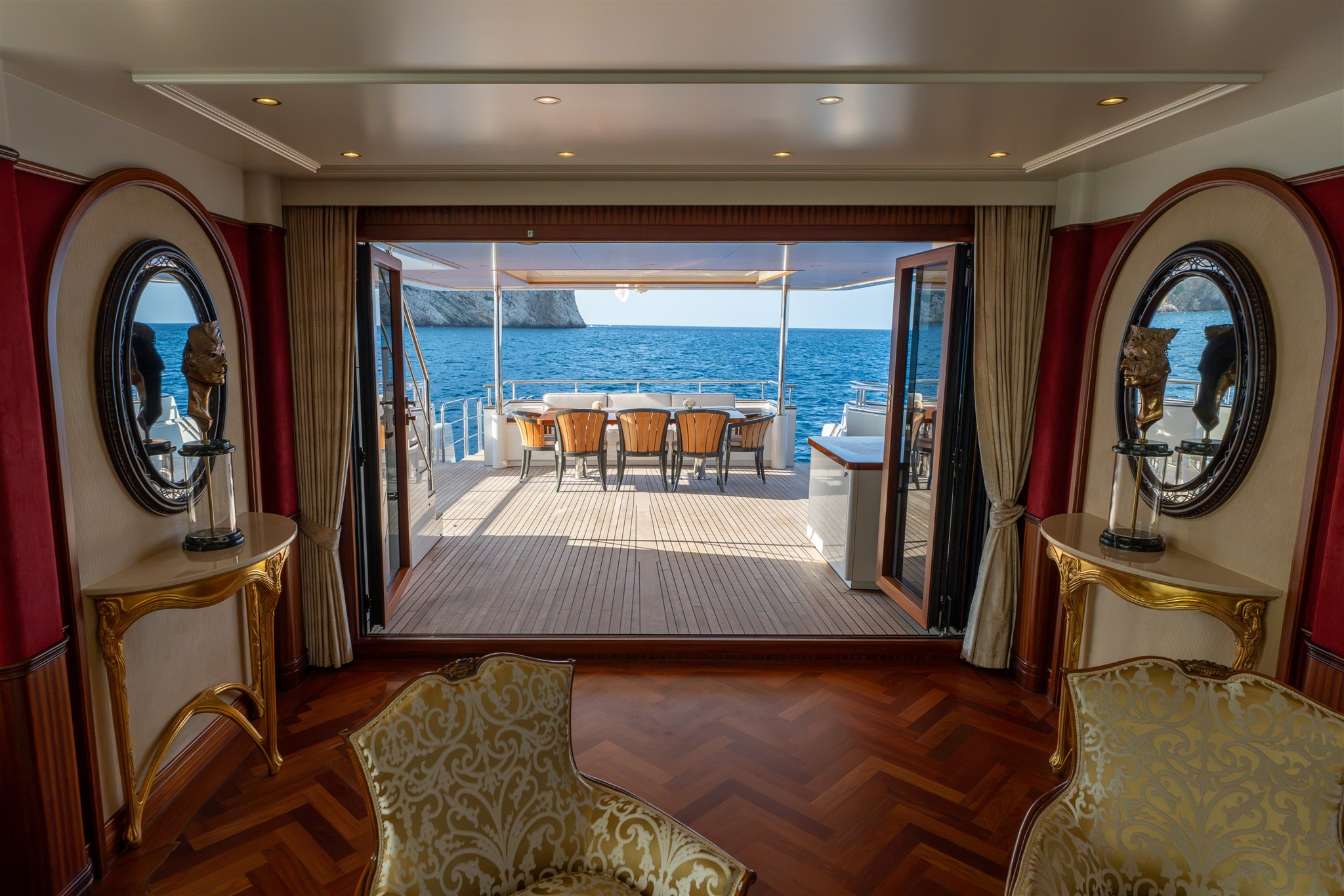 foto: 12 Van Der Valk Shipyard Custom Explorer