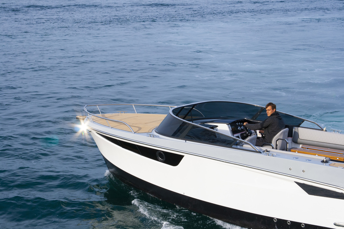 foto: 8 Alfastreet Marine 28 Cabin Electric