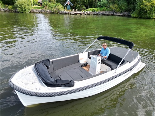 foto: 4 Corsiva 690 Tender