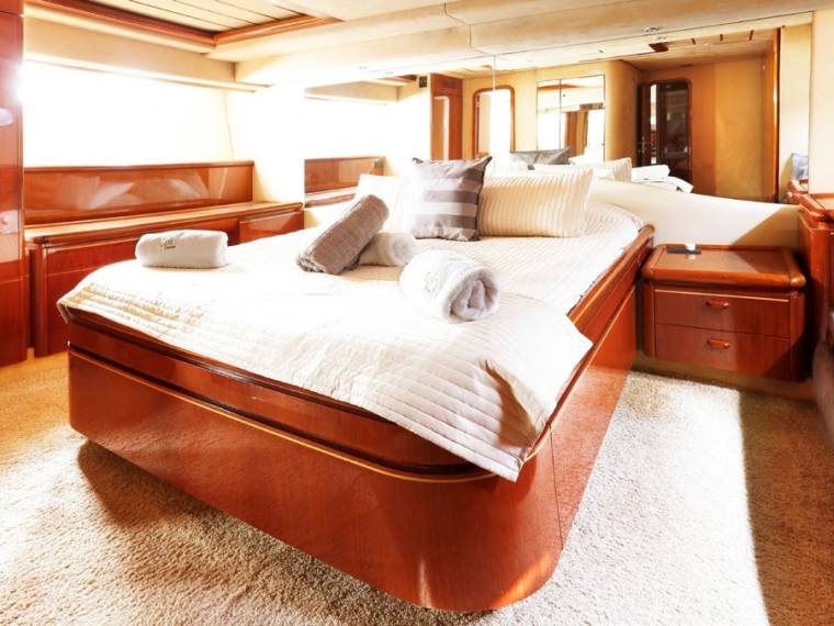 foto: 6 Ferretti 210 Fly