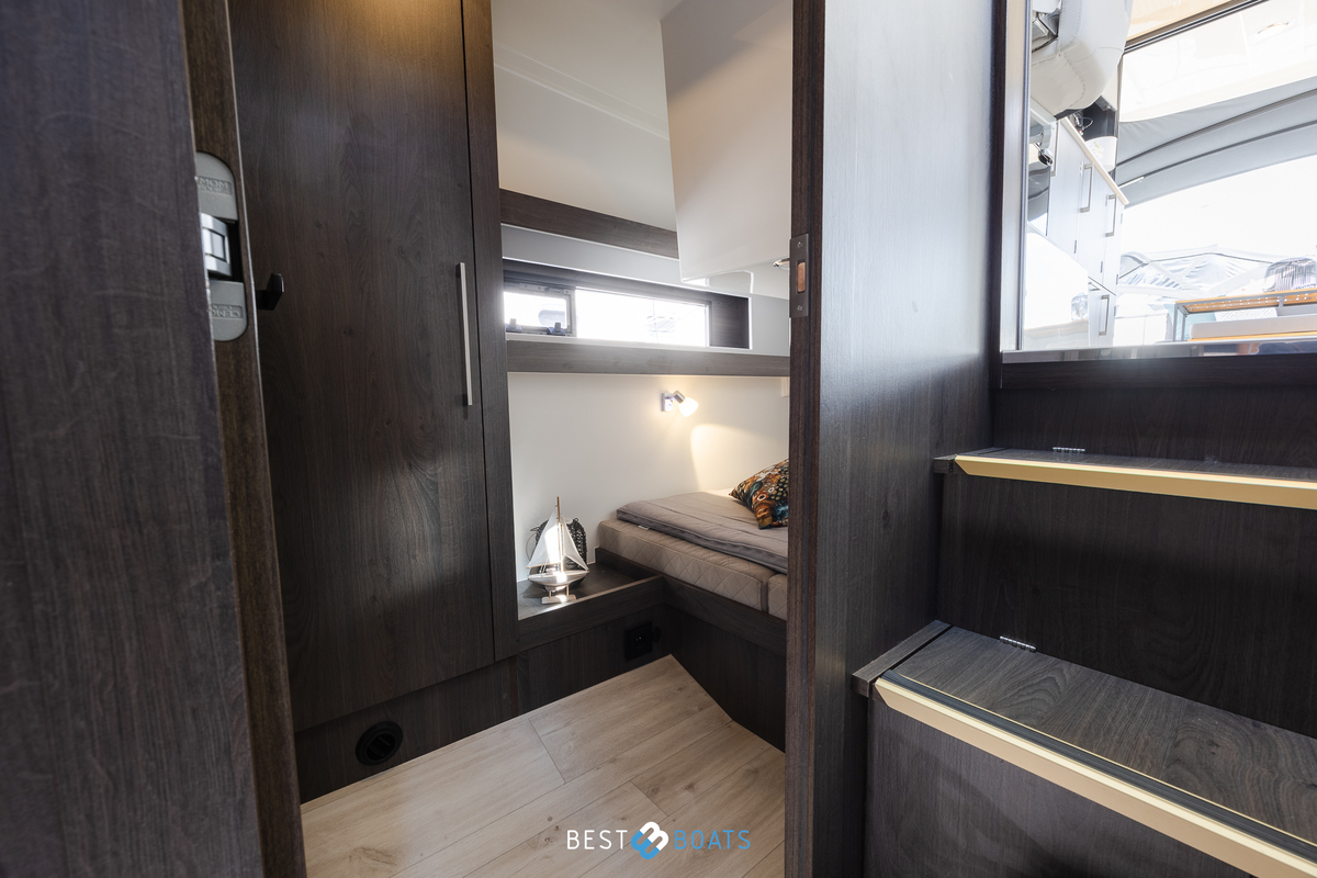 foto: 8 Cobra Yachts Futura 36 Premium Fly