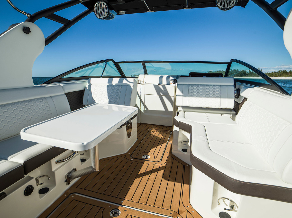 foto: 8 Sea Ray SDX 250 Outboard