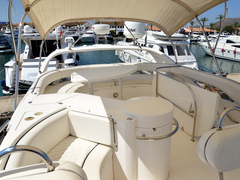 foto: 4 Fairline Phantom 50