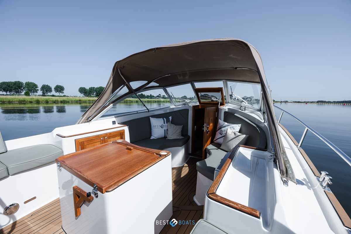 foto: 5 Interboat Intercruiser 27 Cabin