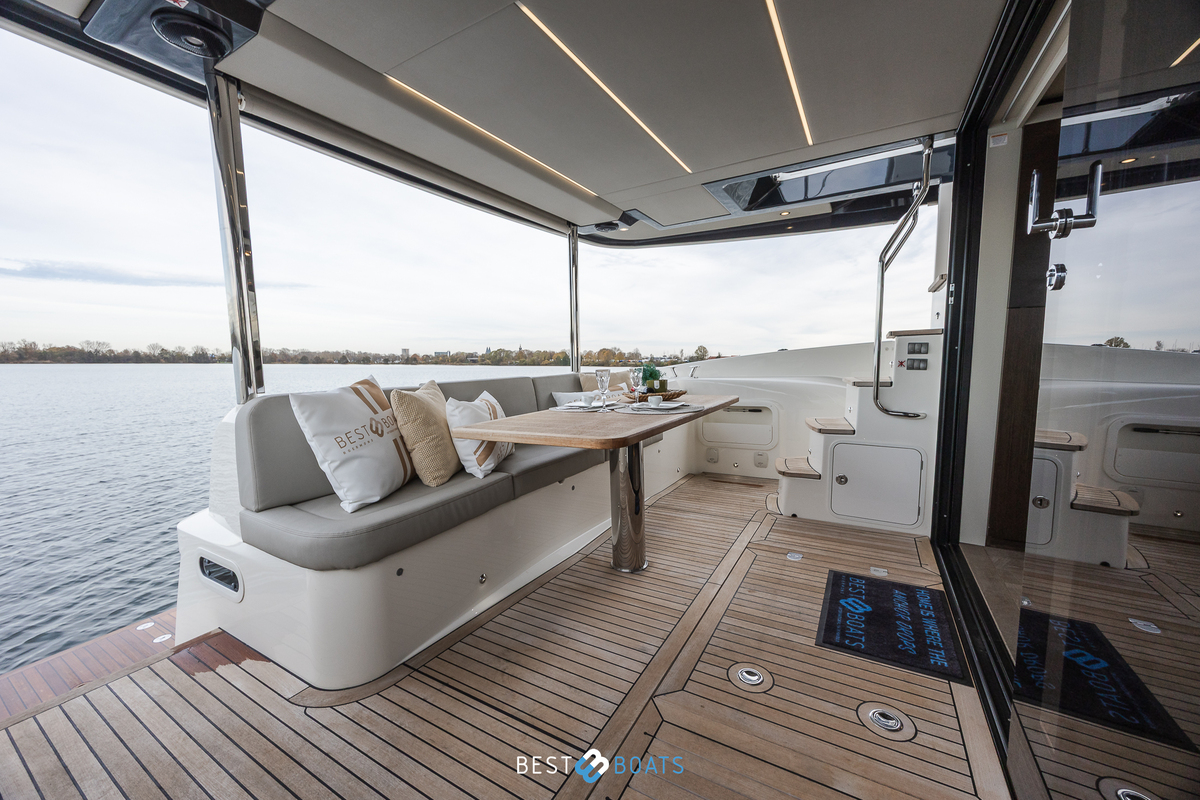 foto: 10 Absolute  Navetta 52