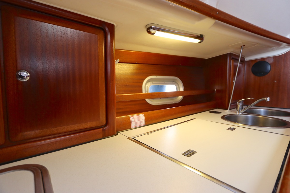 foto: 7 Bavaria  38-3 Cruiser