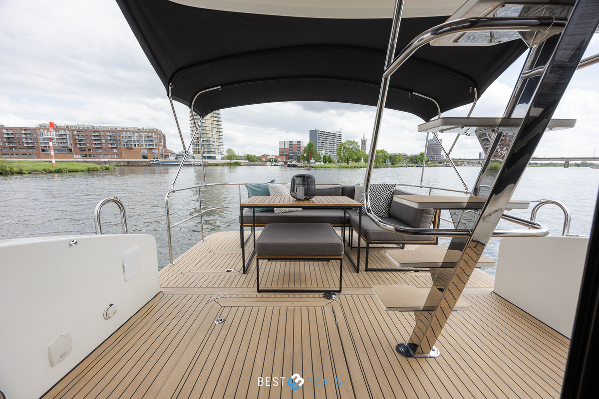 foto: 9 Cobra Yachts Futura 36 Premium Fly