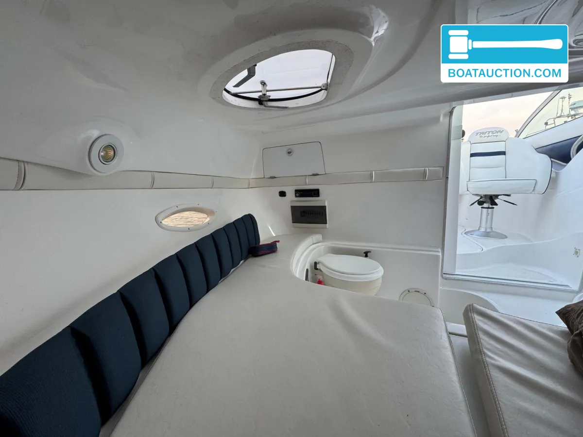 Triton 225 Cuddy