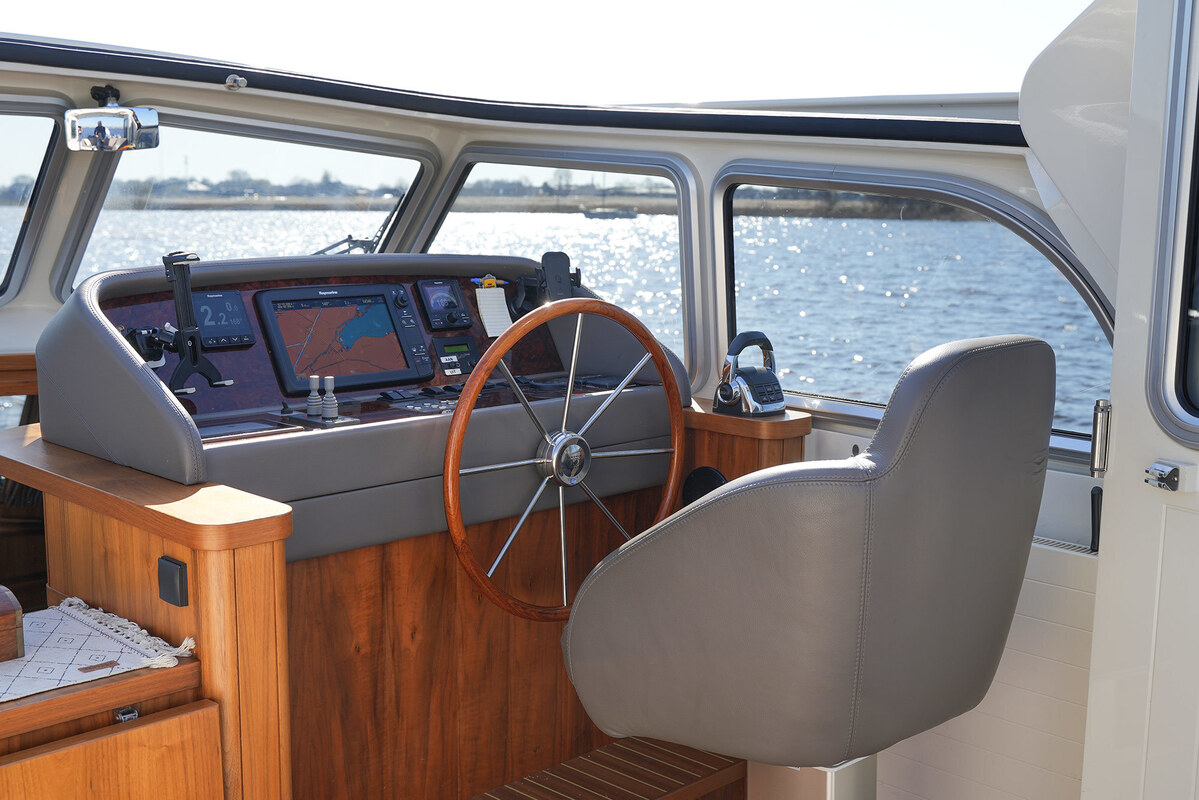 foto: 9 Linssen Grand Sturdy 410 AC Variotop met stabilisator