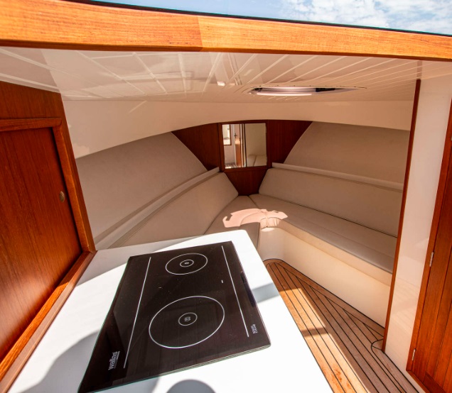 foto: 6 LONG  ISLAND 33   RUNABOUT HYBRID  