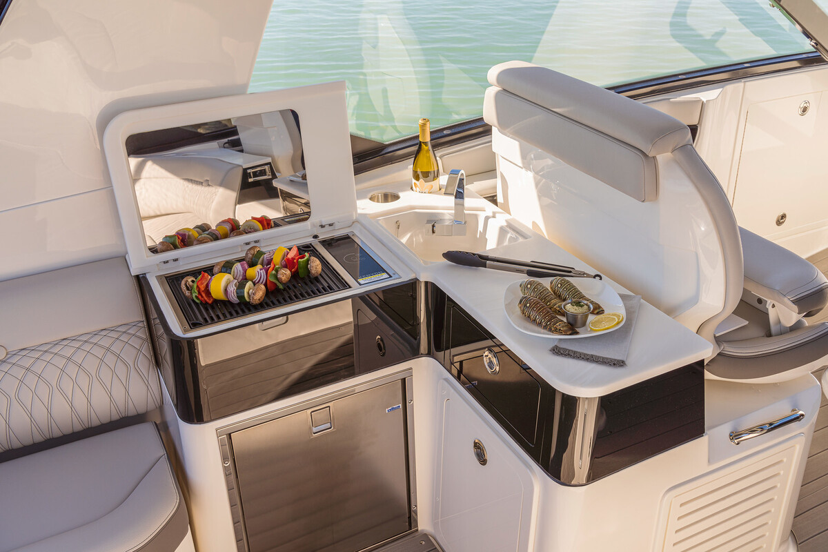 foto: 12 Sea Ray Sundancer 370
