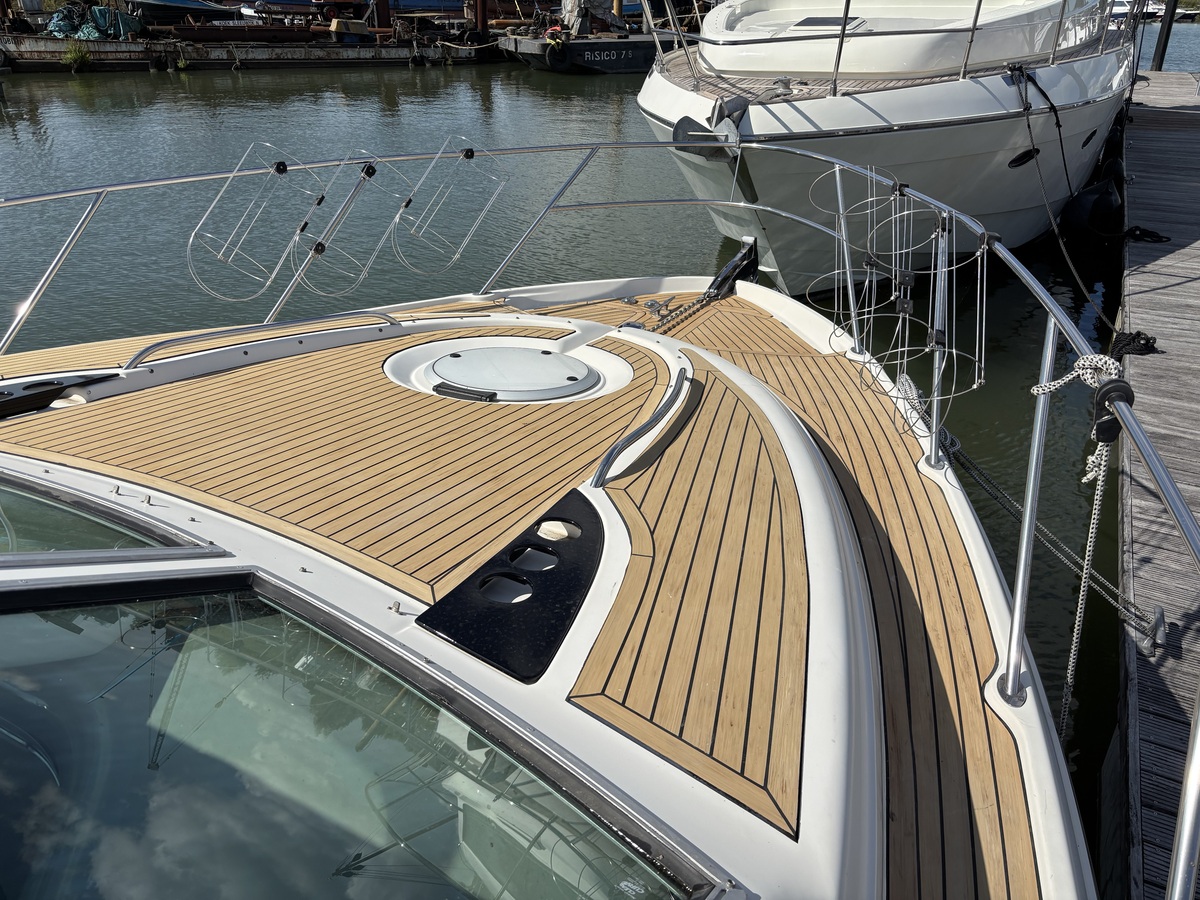 foto: 5 Maxum  4100 SCA 