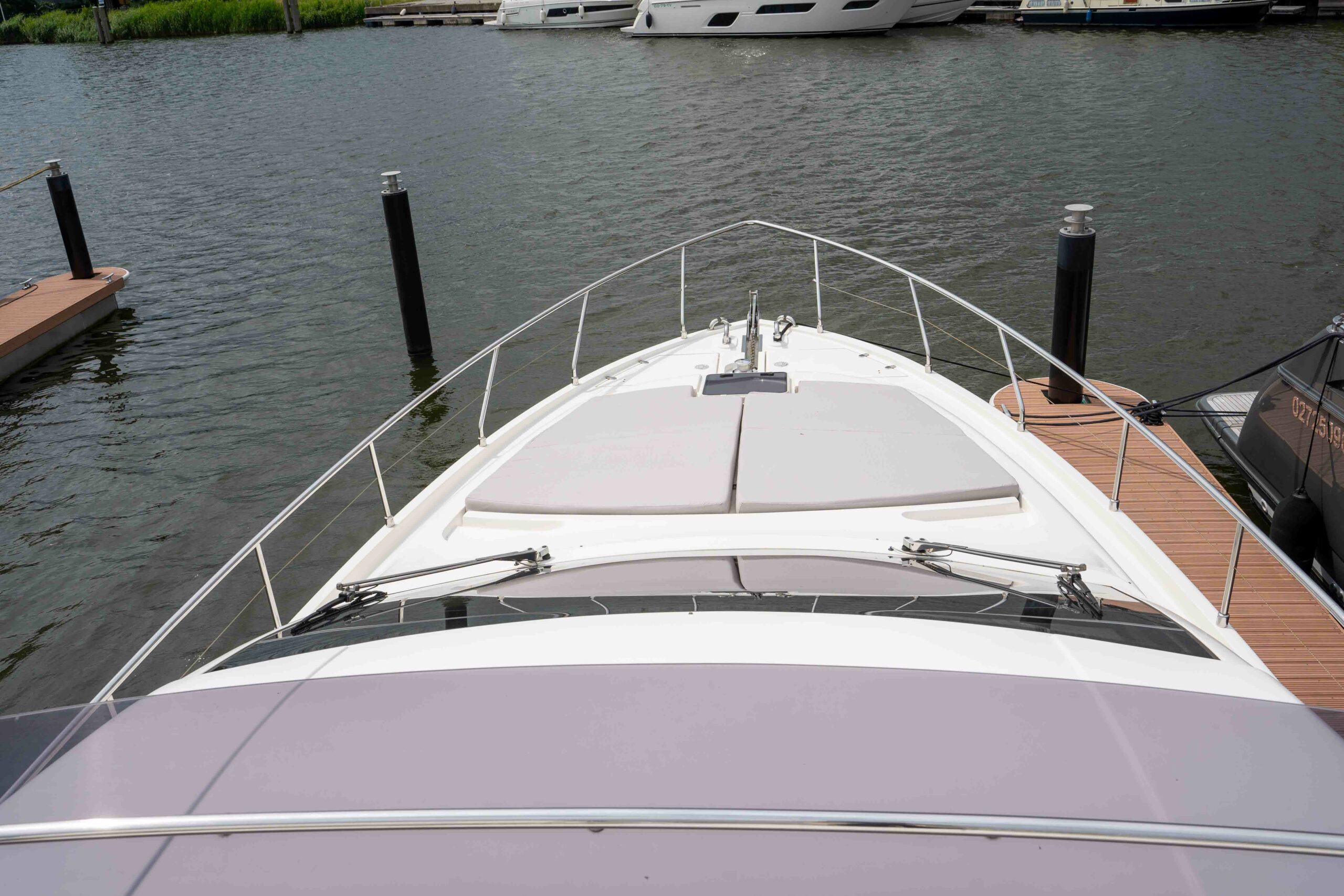 foto: 6 Ferretti Yachts 550