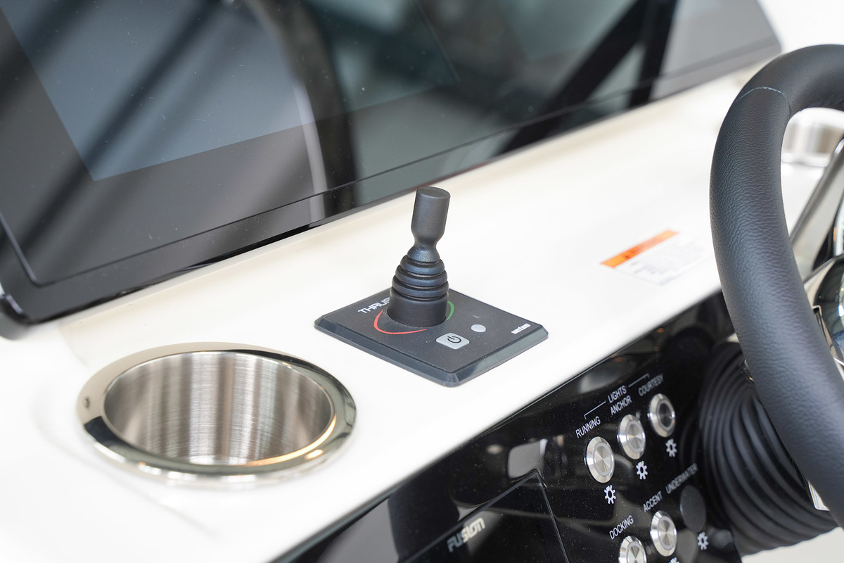 foto: 6 Sea Ray SLX 250