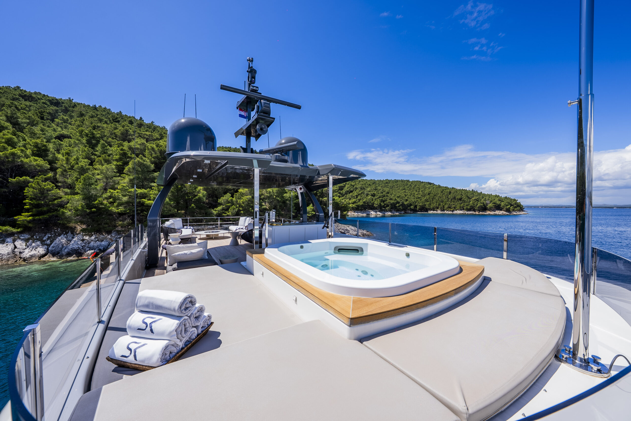 foto: 13 Custom Line Navetta 33